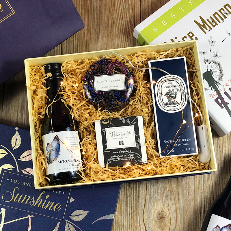 Bridesmaid Groomsman Gift box Wedding candy Gift box finished product Confidante A birthday present business affairs Gift box man Perfumein the Snacks/Nuts/Specialty , Sweets and snacks/Jelly/Pudding , Candy category - from Buy2taobao.com to provide professional Taobao agent buy service