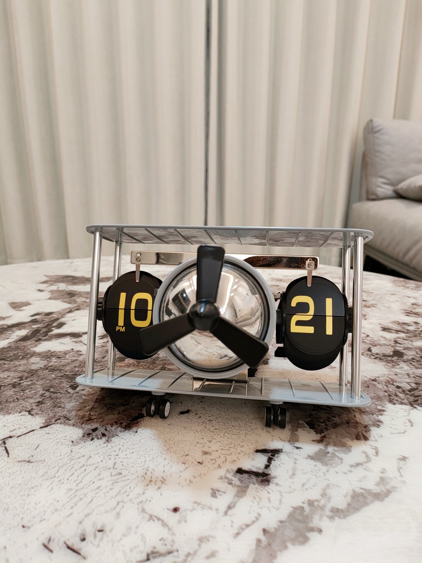 GERMAN PAGE TURNING CLOCK OFFICE DECORATION TABLE CLOCK DYNAMIC CRAFT CLOCK CREATIVE WALL WATCH AIRCRAFT CLOCK TV CABINET PENDULUM CLOCK