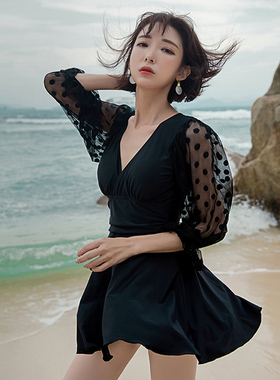 泳衣女2024新款ins网红遮肚显瘦连体性感保守沙滩温泉度假游泳衣