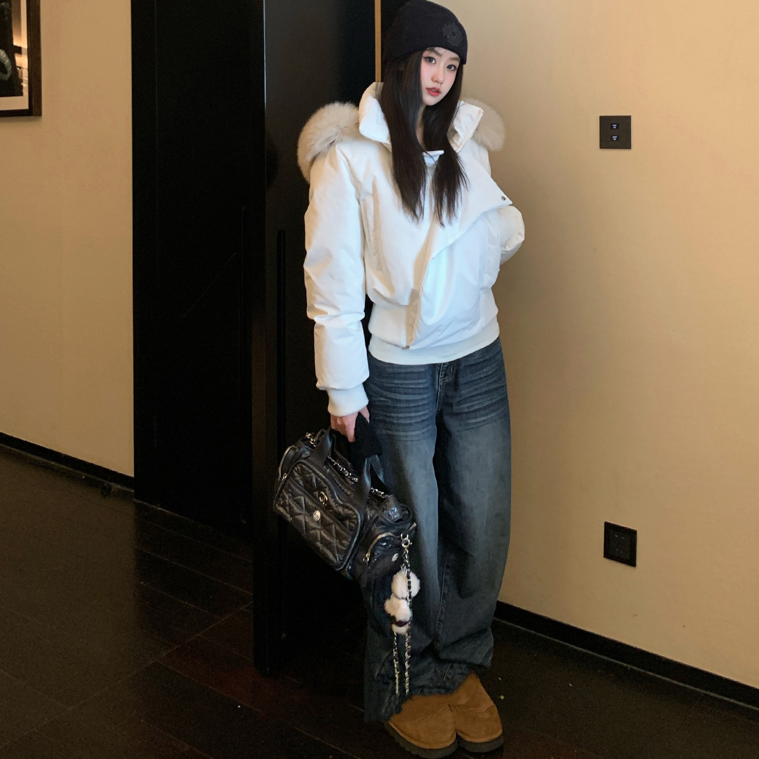 白色大毛领白鸭绒羽绒服