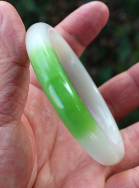 天然新疆和田玉翠青籽料手镯