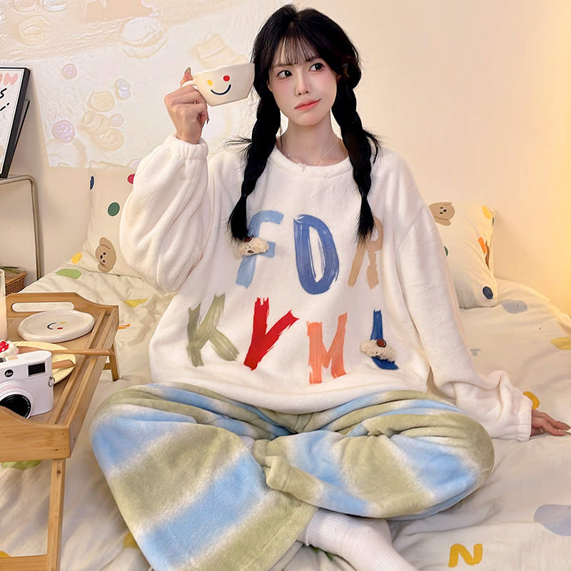 女孩初中生可爱冬天家居服