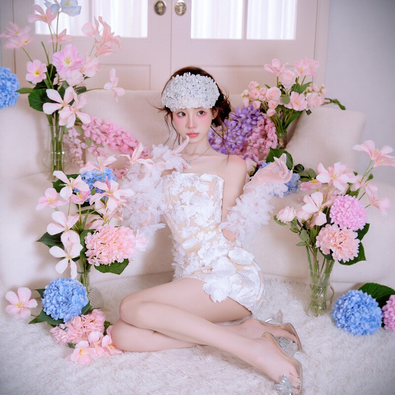 纯欲风白色蕾丝私房照抹胸连衣裙透视花朵装饰仙女氛围感少女写真