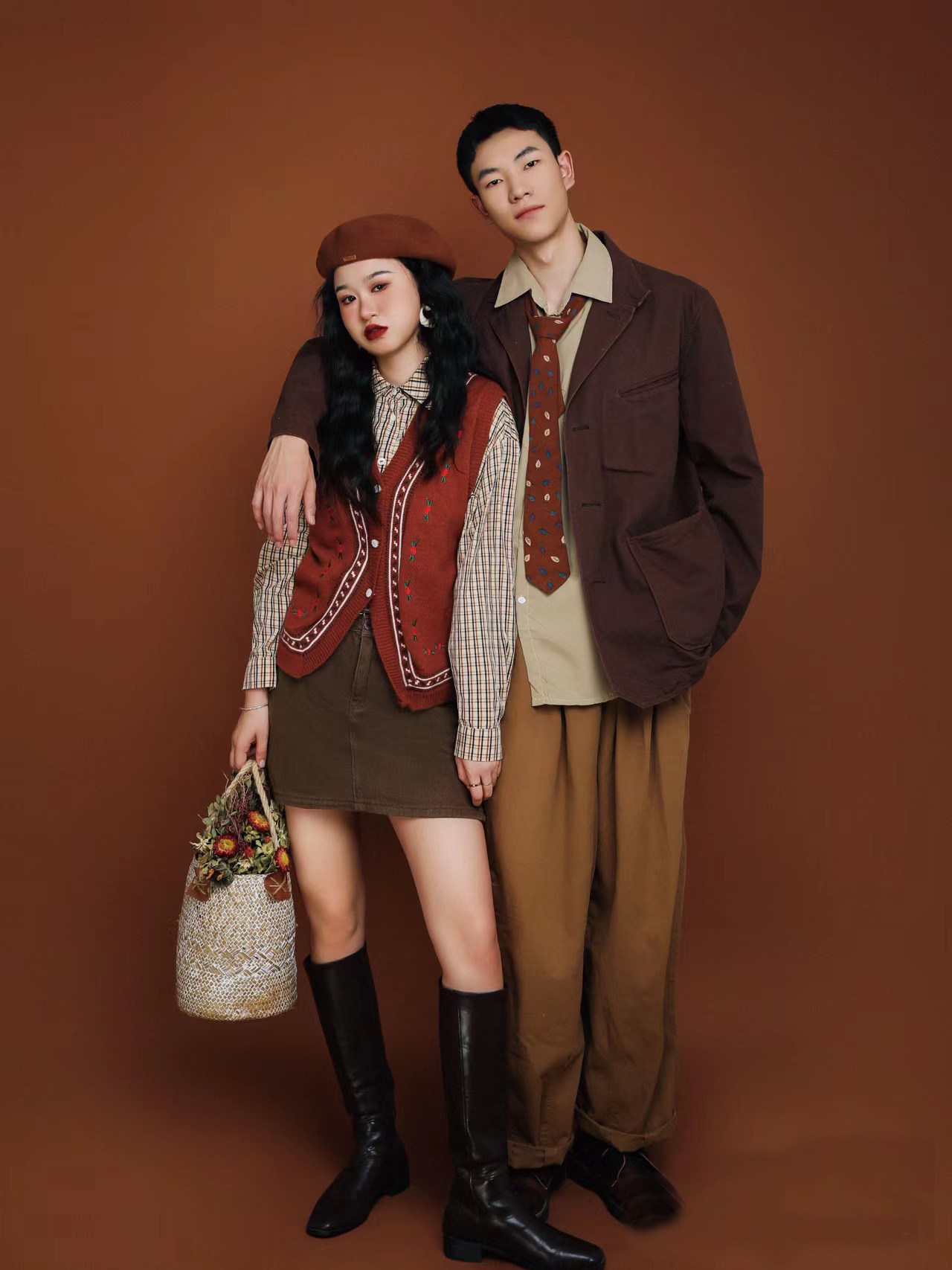 影楼新款情侣主题复古怀旧港风美式英伦风画报杂志写真摄影服装