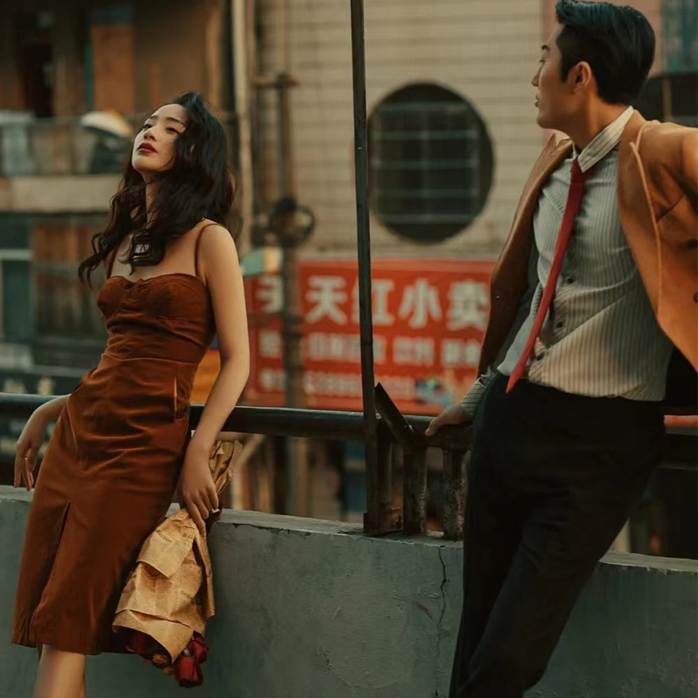 展会新款拍港风情侣复古写真摄影