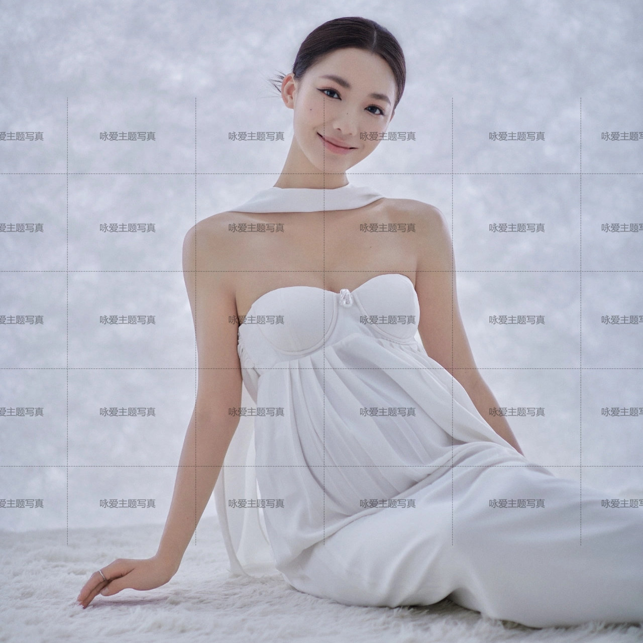 影楼新款孕妇拍摄服缎面白色礼服高级感抹胸唯美小清新时尚写真