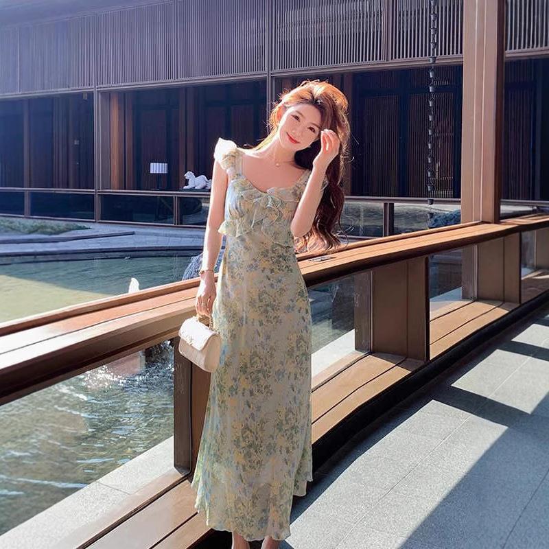 甜美小飞袖碎花裙温柔风连衣裙女夏季小众气质修身荷叶边a字长裙