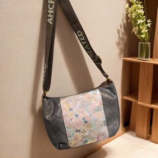 吉莉安2025新款国风牛仔包百搭单肩斜挎包女简约休闲多层小包包