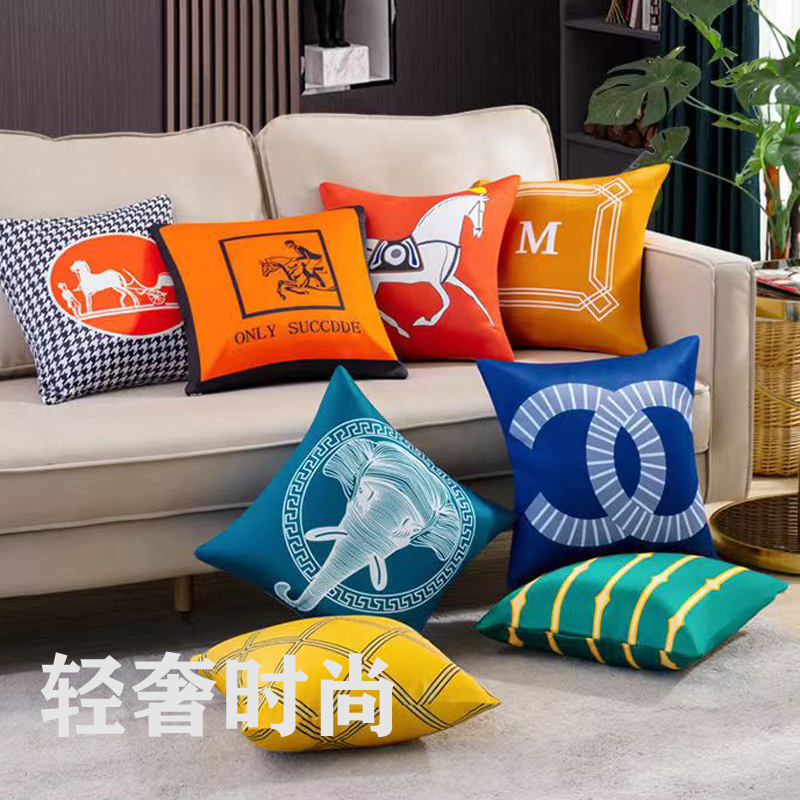 高精密居家抱枕滚边工艺靠垫