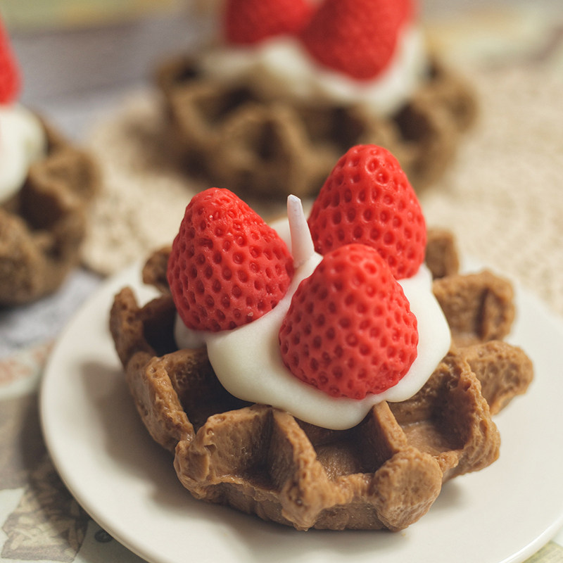草莓华夫香薰蜡烛礼盒摆件生日