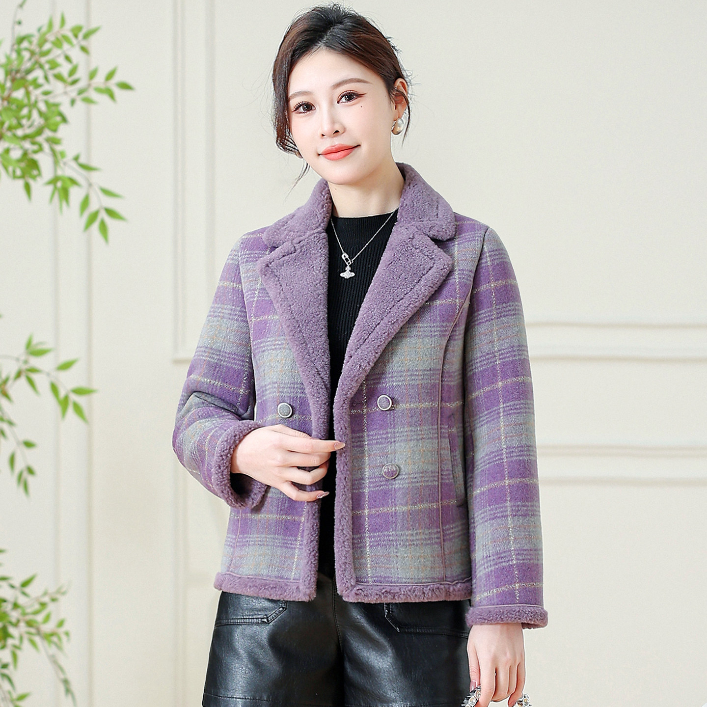 轻奢羊羔毛短外套女显高减龄新款