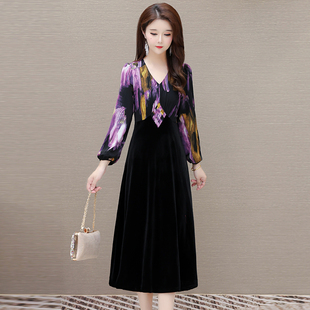 花色金丝绒连衣裙女2024年新款 v领气质减龄女神范遮肚显瘦裙子潮