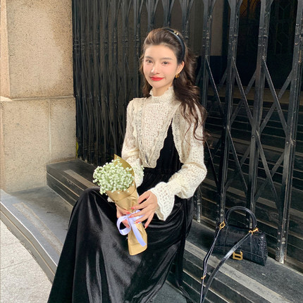 AM NANA冬季法式复古吊带丝绒连衣裙+打底蕾丝两件套女