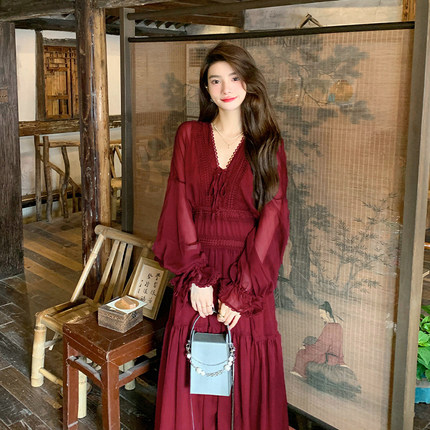 AM NANA法式酒红色长袖连衣裙女气质小众设计款海边度假长裙子