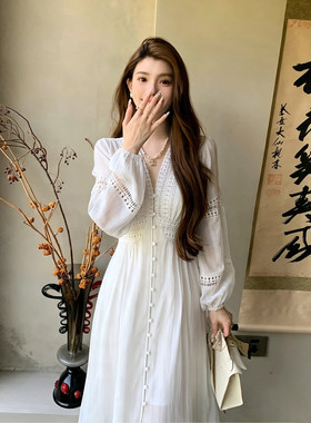 法式温柔风白色V领蕾丝连衣裙秋