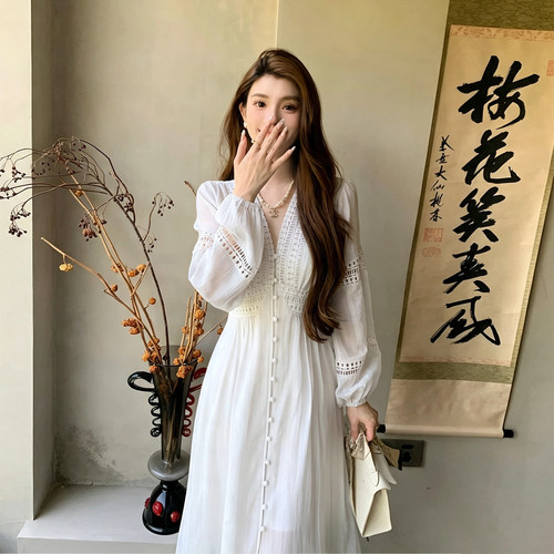 法式温柔风白色V领蕾丝连衣裙秋