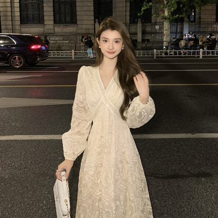 AM NANA法式气质温柔风蕾丝连衣裙显瘦v领仙女裙轻奢绝美长裙子