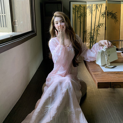 法式温柔风V领粉色连衣裙女