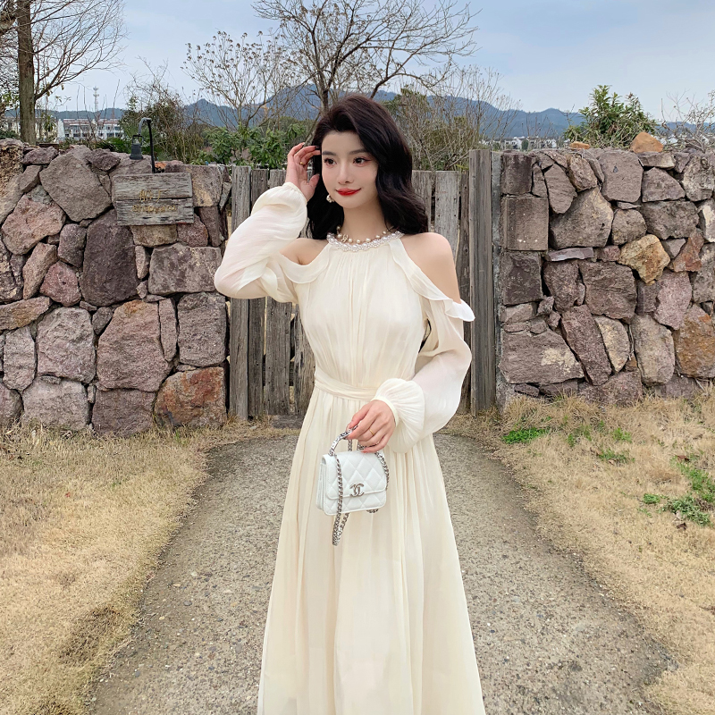 气质收腰露肩轻熟风连衣裙