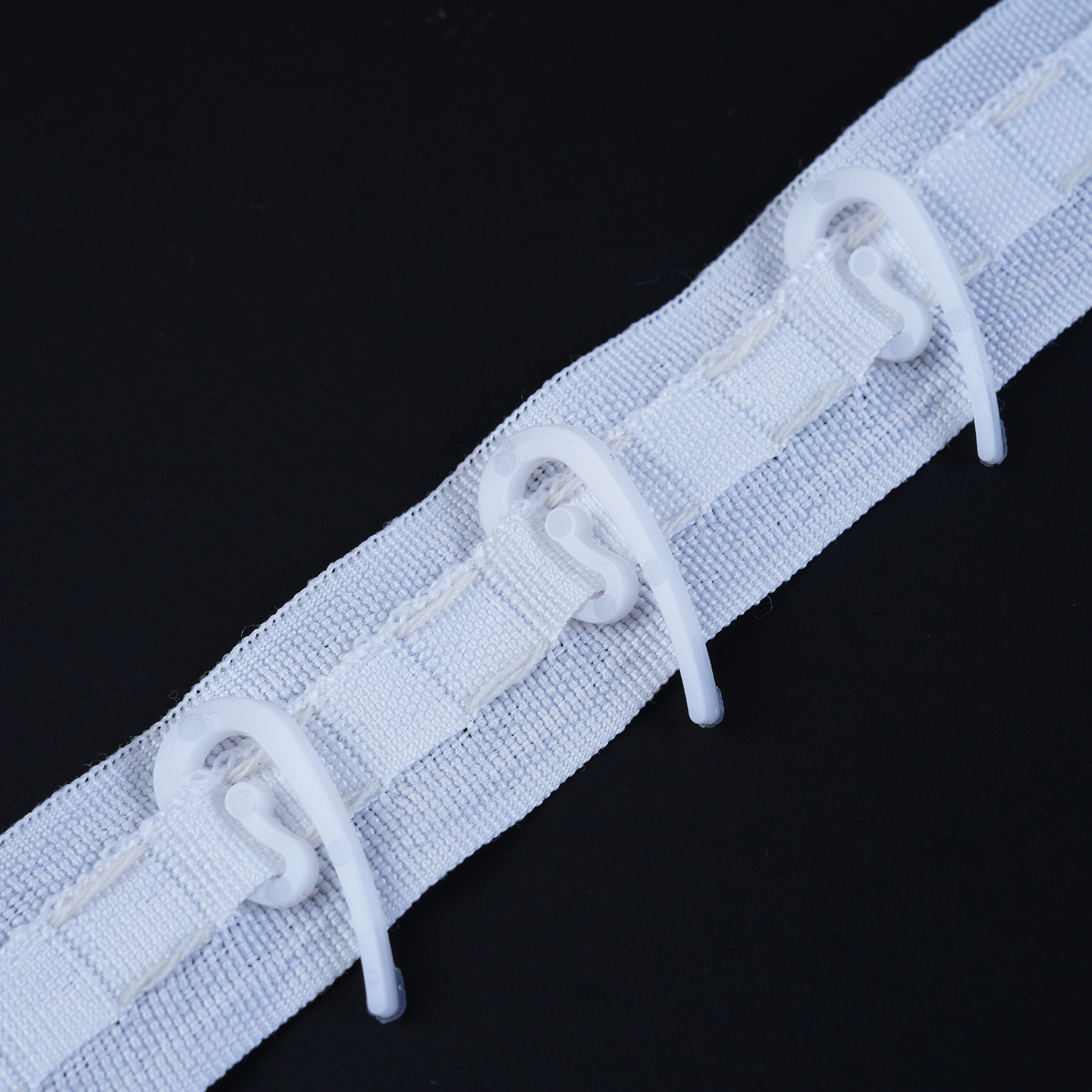 窗帘塑料尖钩挂钩窗帘抽带钩子吊钩布钩轨道韩式布钩窗帘配件辅料