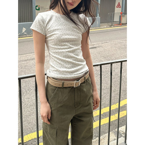 UNRETRO碎花修身显瘦正肩短袖T恤