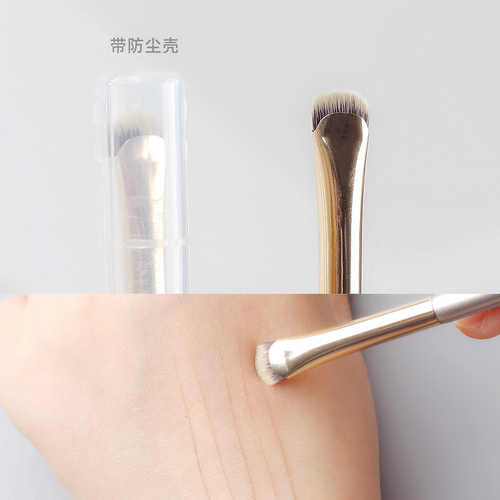 带壳！月牙形眼线刷下至卧蚕刷