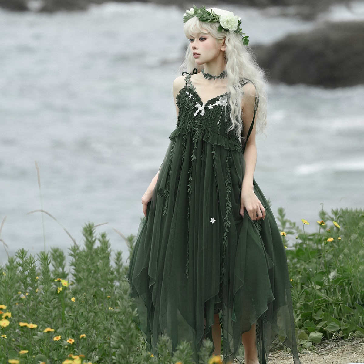 綠色精靈感不規則吊帶連衣裙