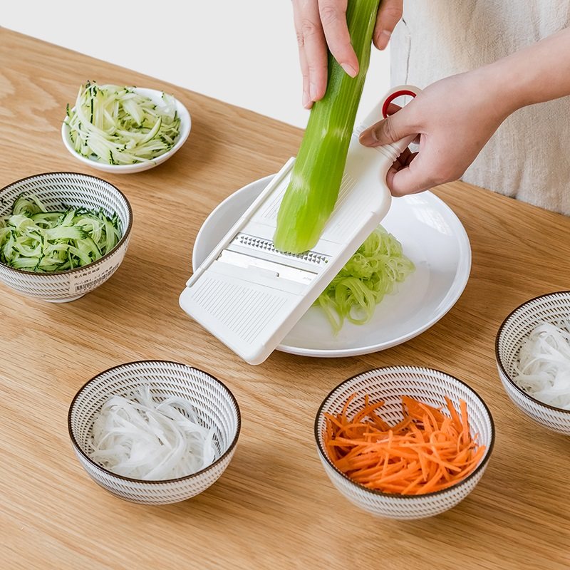 日本进口厨房刨丝切菜器土豆丝切细丝器萝卜刨丝器家用刮丝擦菜器