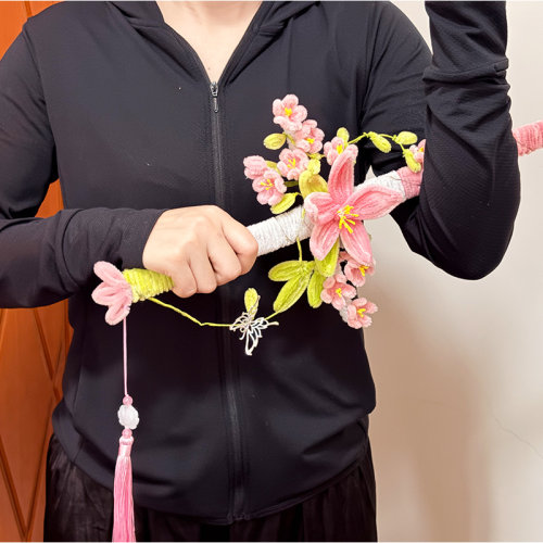 春日四叶草粉色桃花剑