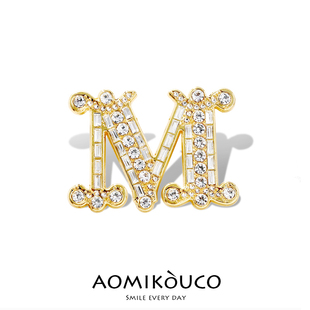 阿玛施字母M胸针高档女轻奢小香风时尚 春夏配饰 气质胸花别针西装