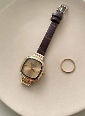 复古小方糖手表女2021年新款小众设计轻奢夏季时尚简约气质小表盘