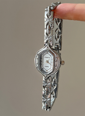 CHISTE火焰型表盘手表女轻奢小众显白气质时尚高级感经典女士腕表
