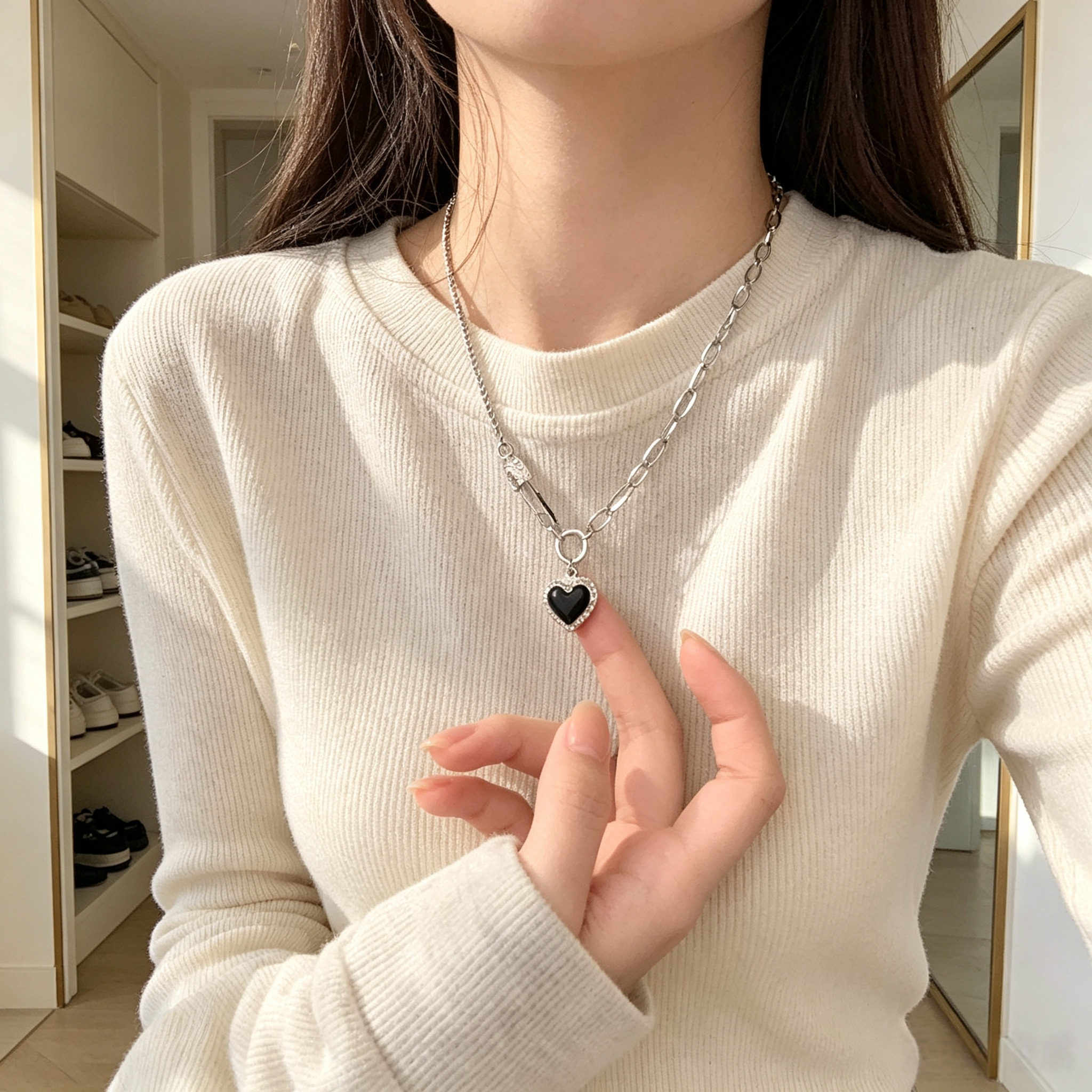 钛钢不掉色黑爱心锁骨链