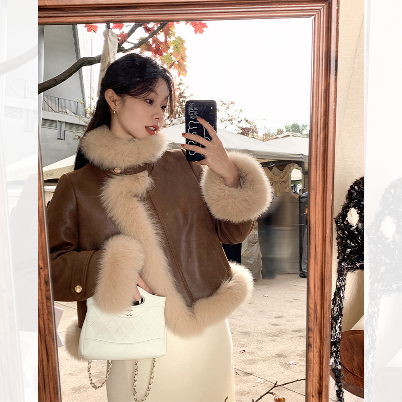 慕斯云朵2025冬新款狐狸毛皮草年轻爆款毛毛外套女鹅绒内胆羽绒服