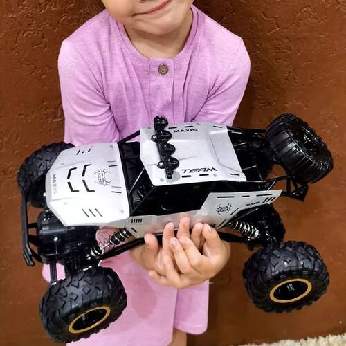 2 / 6 4WD Remote Control Car With Led Lights 2.4G Radio RC C