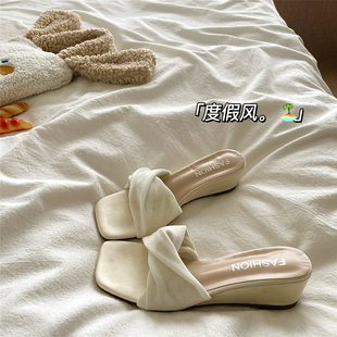 缎面光泽感~！轻奢ins度假风海岛凉拖鞋女厚底增高透气一字拖鞋潮