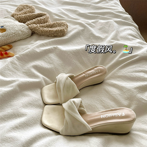 缎面光泽感~！轻奢ins度假风海岛凉拖鞋女厚底增高透气一字拖鞋潮