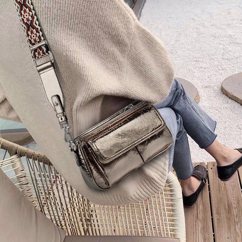 真皮包包女2022新款潮金属色链条斜挎包时尚网红宽肩带单肩小方包