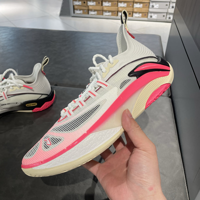 李宁反伍追猎轻量回弹稳定篮球鞋