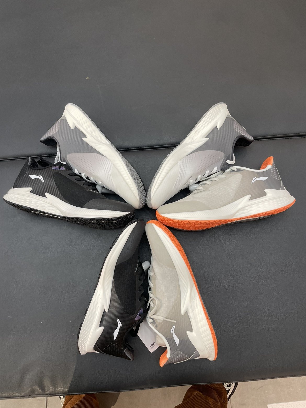 李宁男子运动跑步鞋2023秋季新品系带防滑light foam科技armt029