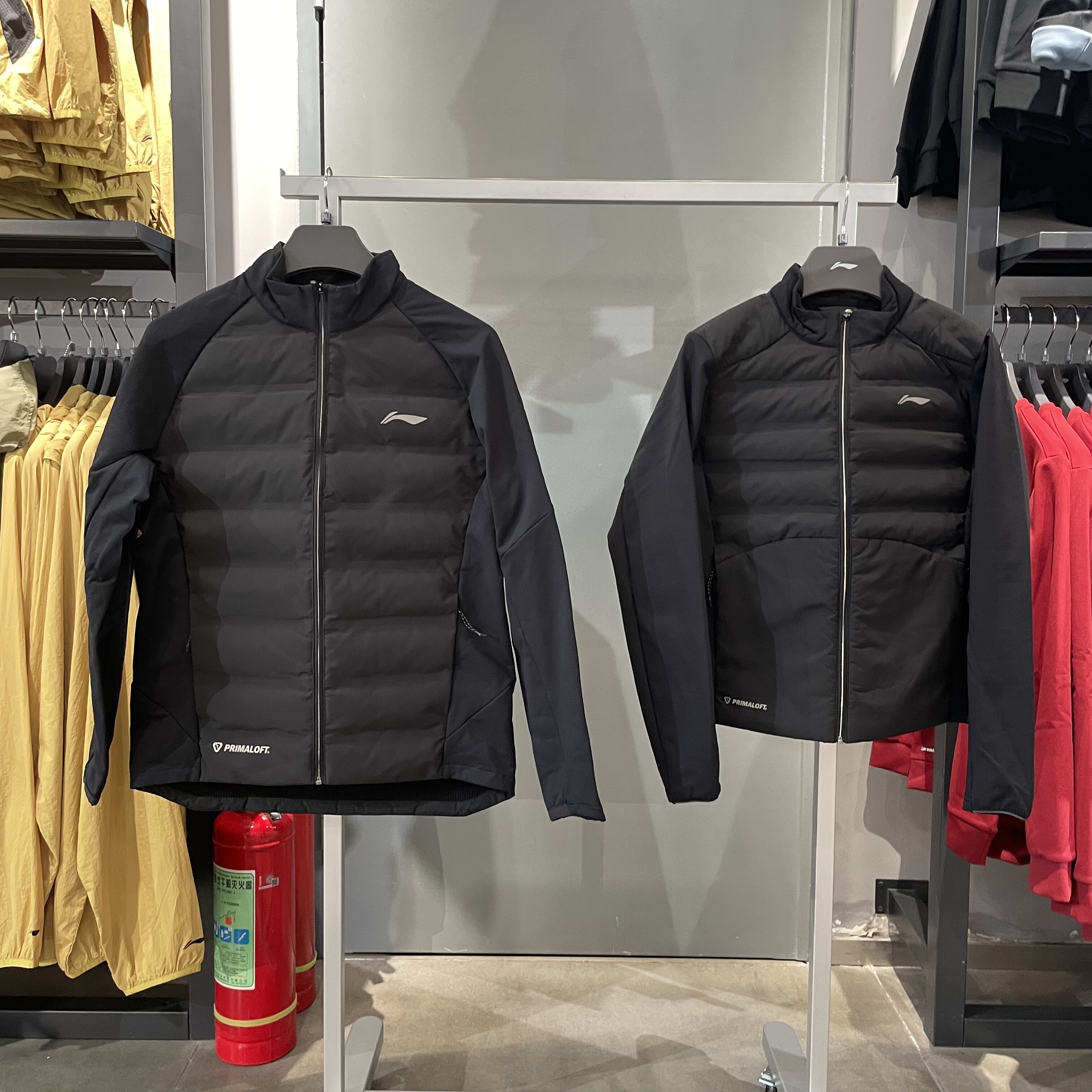 李宁2025秋冬季男女款跑步贴身保暖运动拼接棉服外套 AJMV233/234