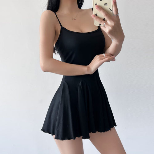 纯欲风纯色吊带连衣裙