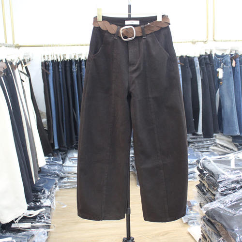 艾拿55091咖啡色植绒宽松直筒阔腿牛仔裤2025年冬季女装保暖长裤