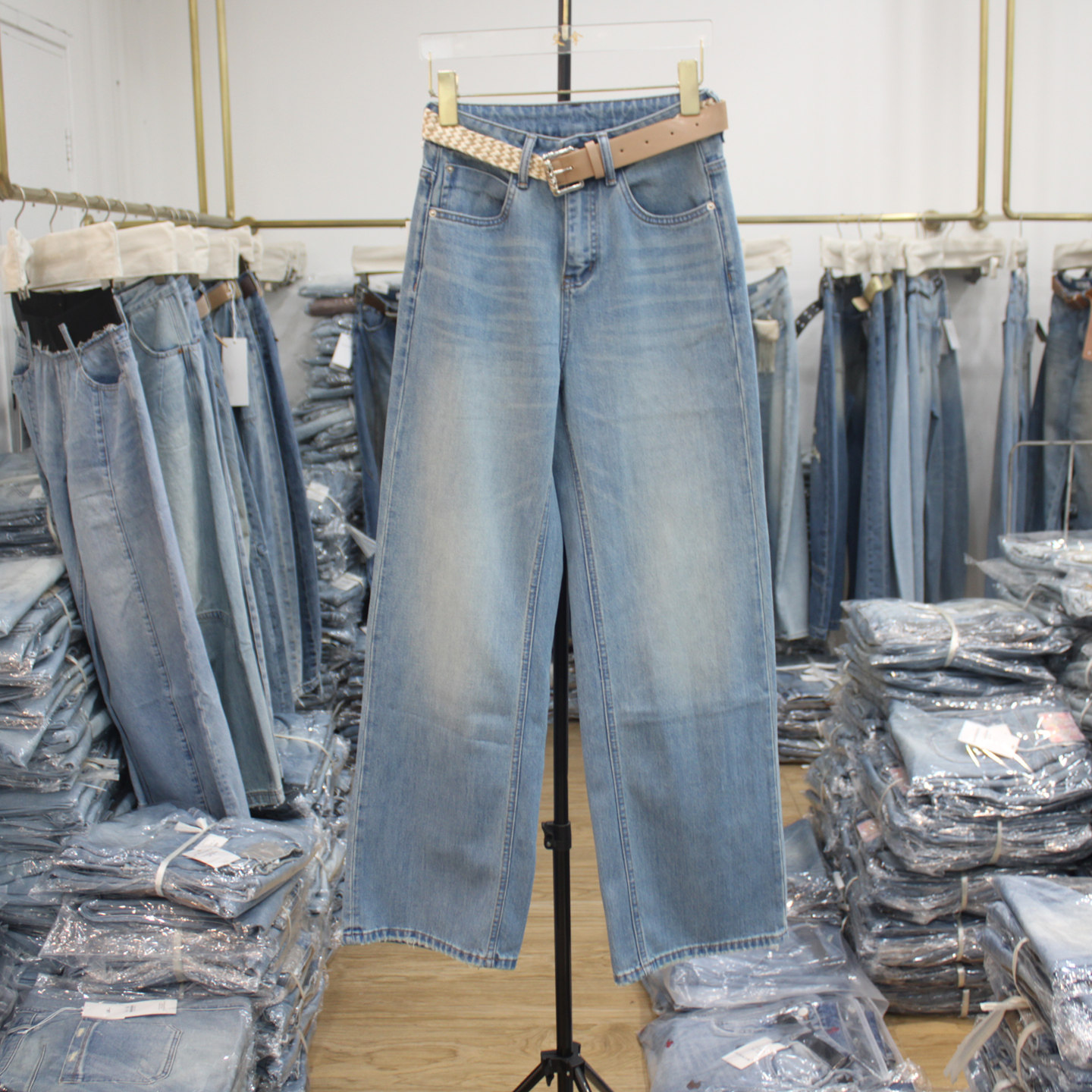 艾拿18552浅蓝色高腰宽松直筒牛仔裤2026年春季新款女显瘦阔腿裤