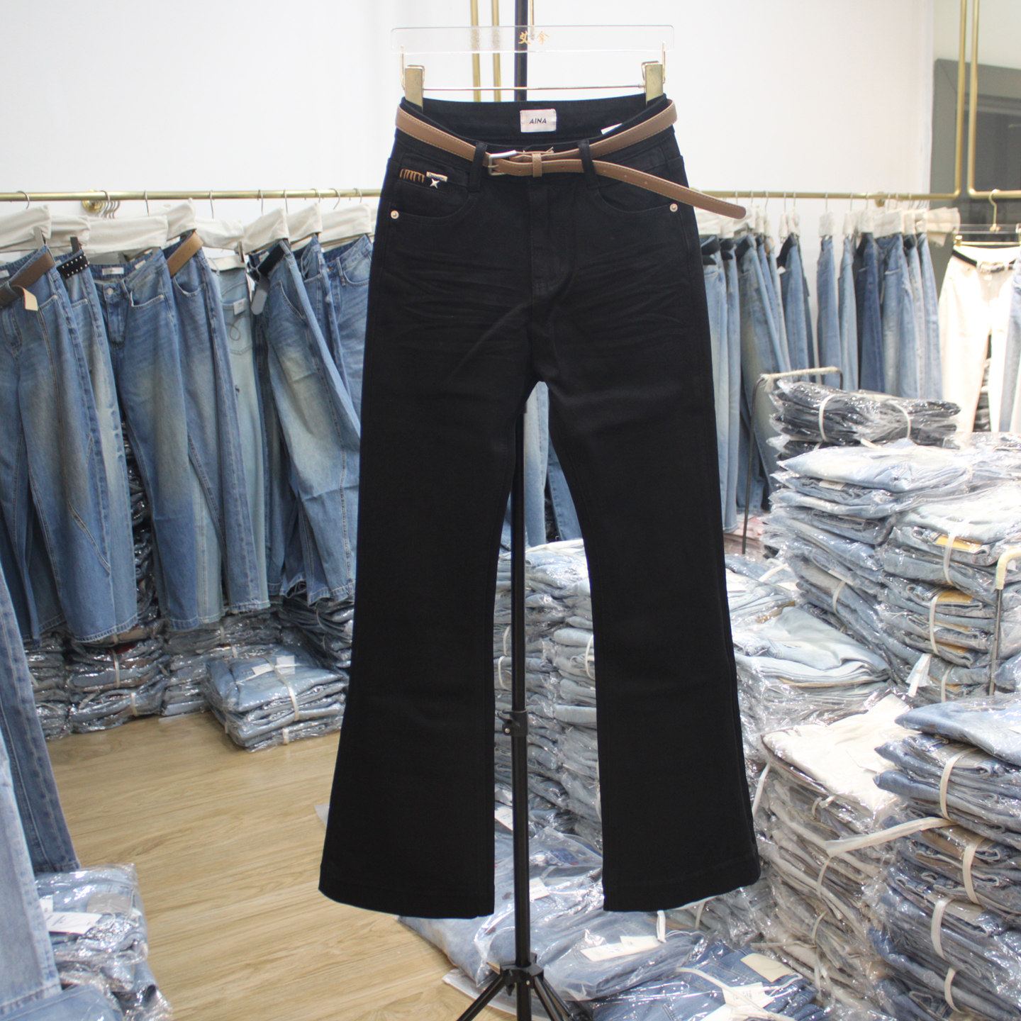 艾拿23878-1黑色高腰修身牛仔微喇裤2026年春季新款女装显瘦长裤