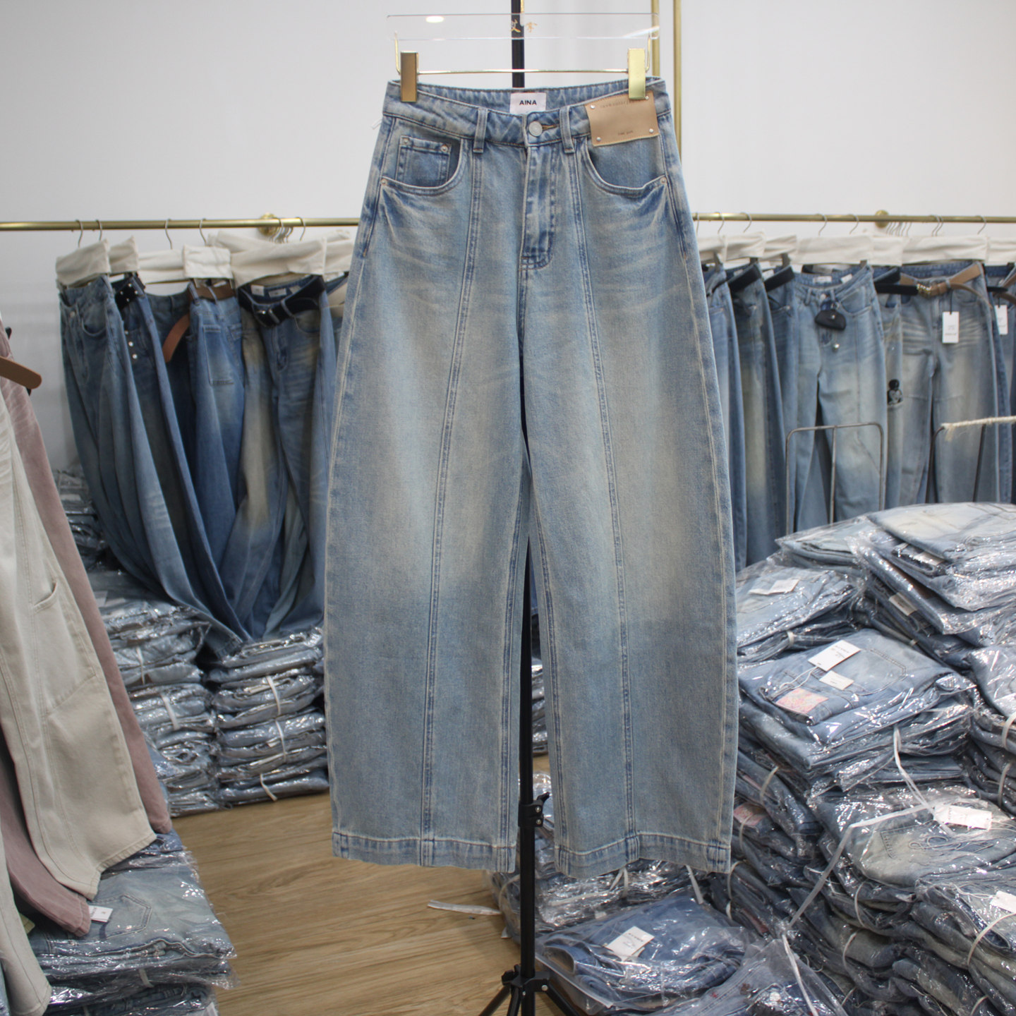 艾拿1602浅蓝色高腰宽松牛仔弯刀裤2026年春季新款女装显瘦阔腿裤