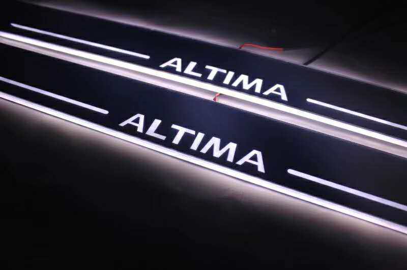 19 天籁纳瓦拉NAVAR奇骏逍客LED灯门槛条流光动态跑马迎宾踏板