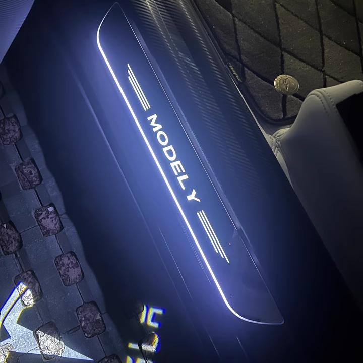 特斯拉流光踏板装饰条