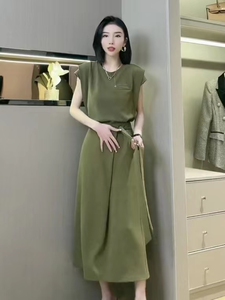 橄榄绿显白气质连衣裙套装女夏2023新款T恤上衣+系带半身裙两件套