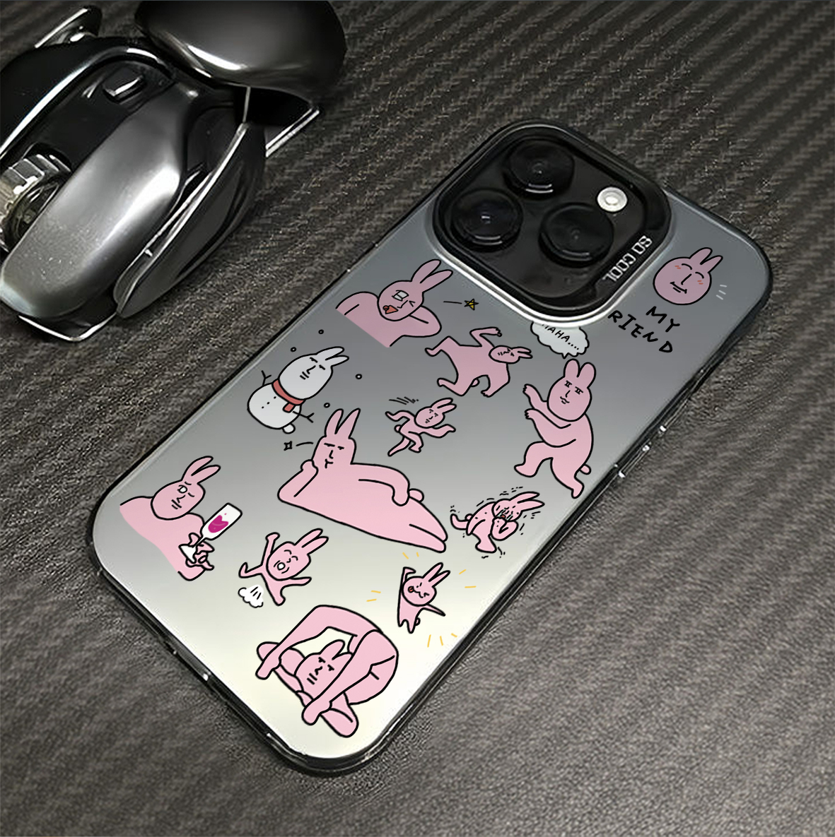 搞怪粉红兔子适用苹果15promax手机壳iPhone14创意13新款12卡通情侣pro少女11plus镭射xs趣味小众xr防摔8硬壳